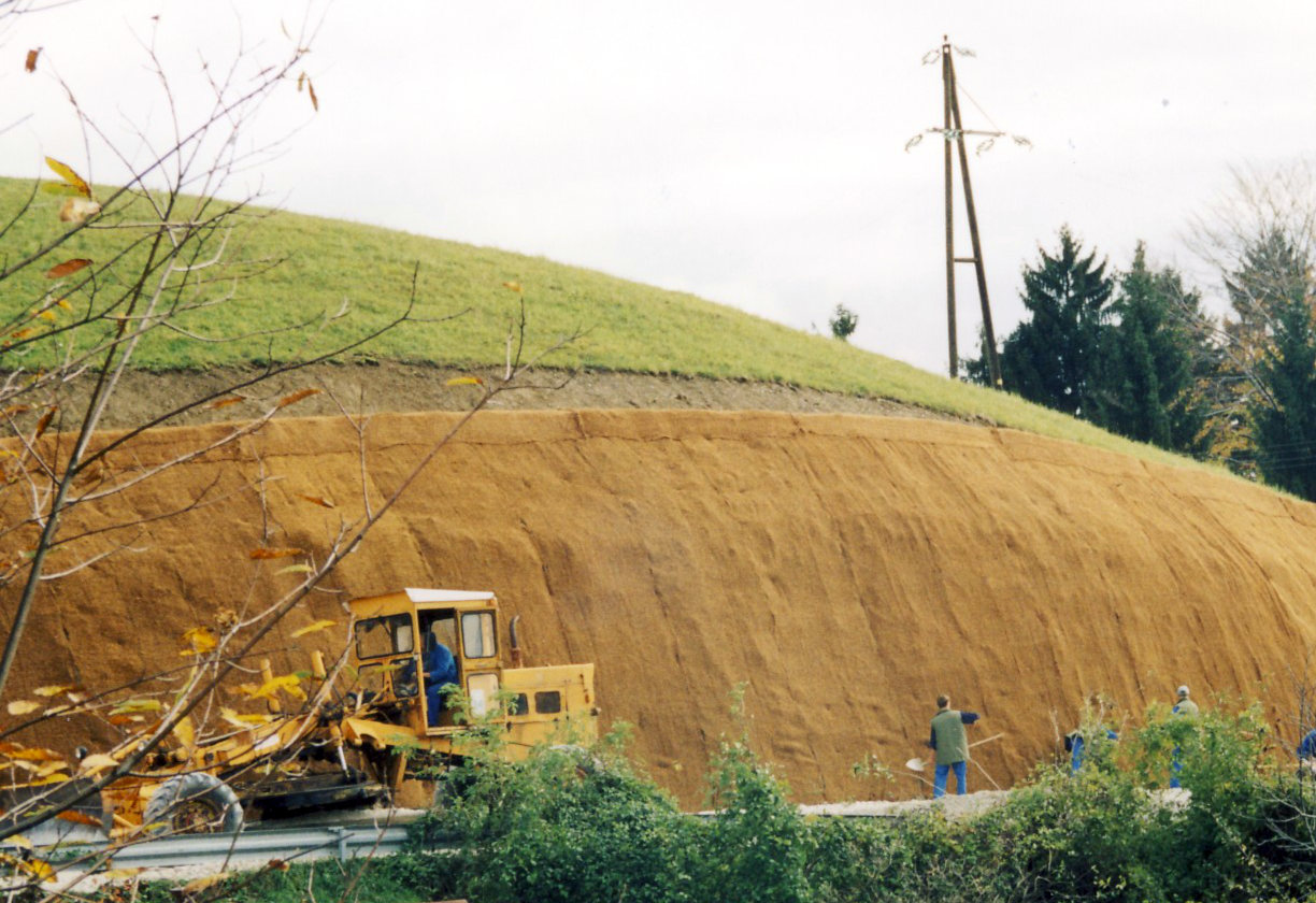 Protierozijska zaščita brežin - kokosova mreža