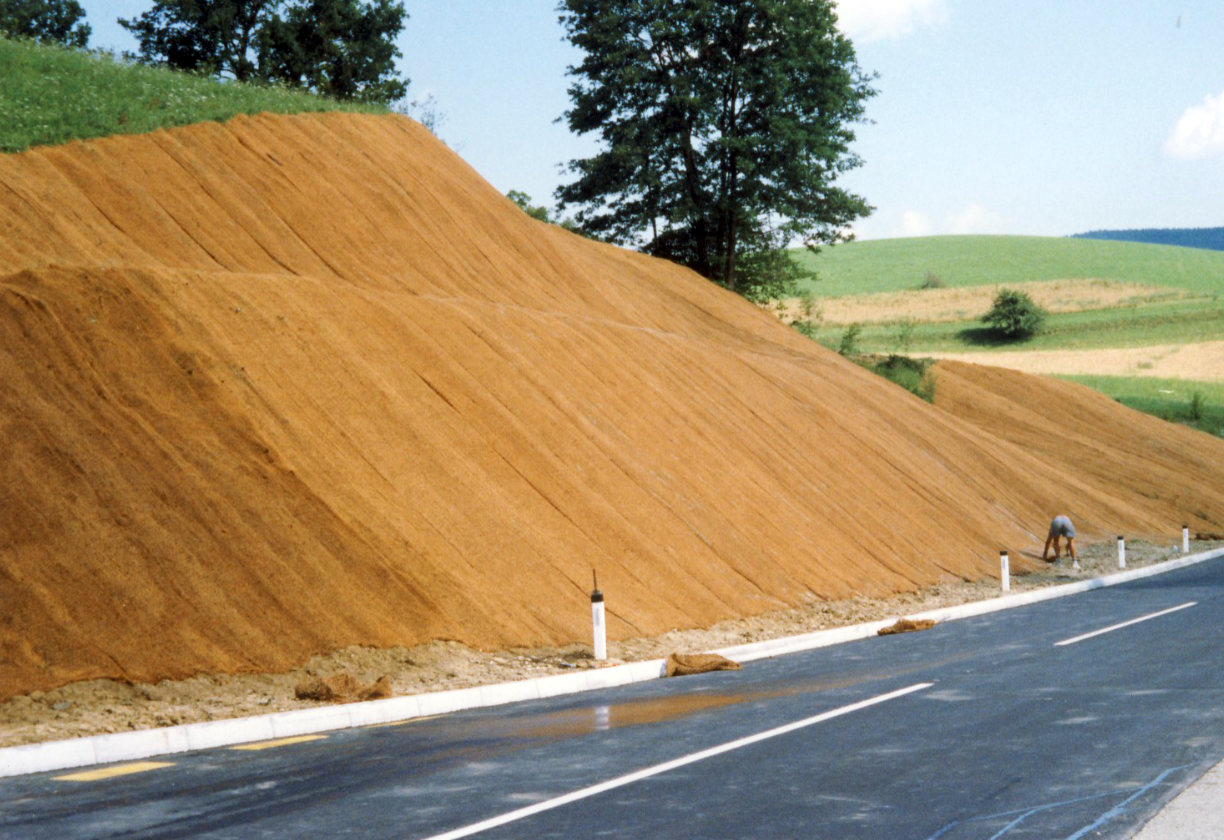 Protierozijska zaščita brežin - kokosova mreža - Grin Plus d.o.o. Celje
