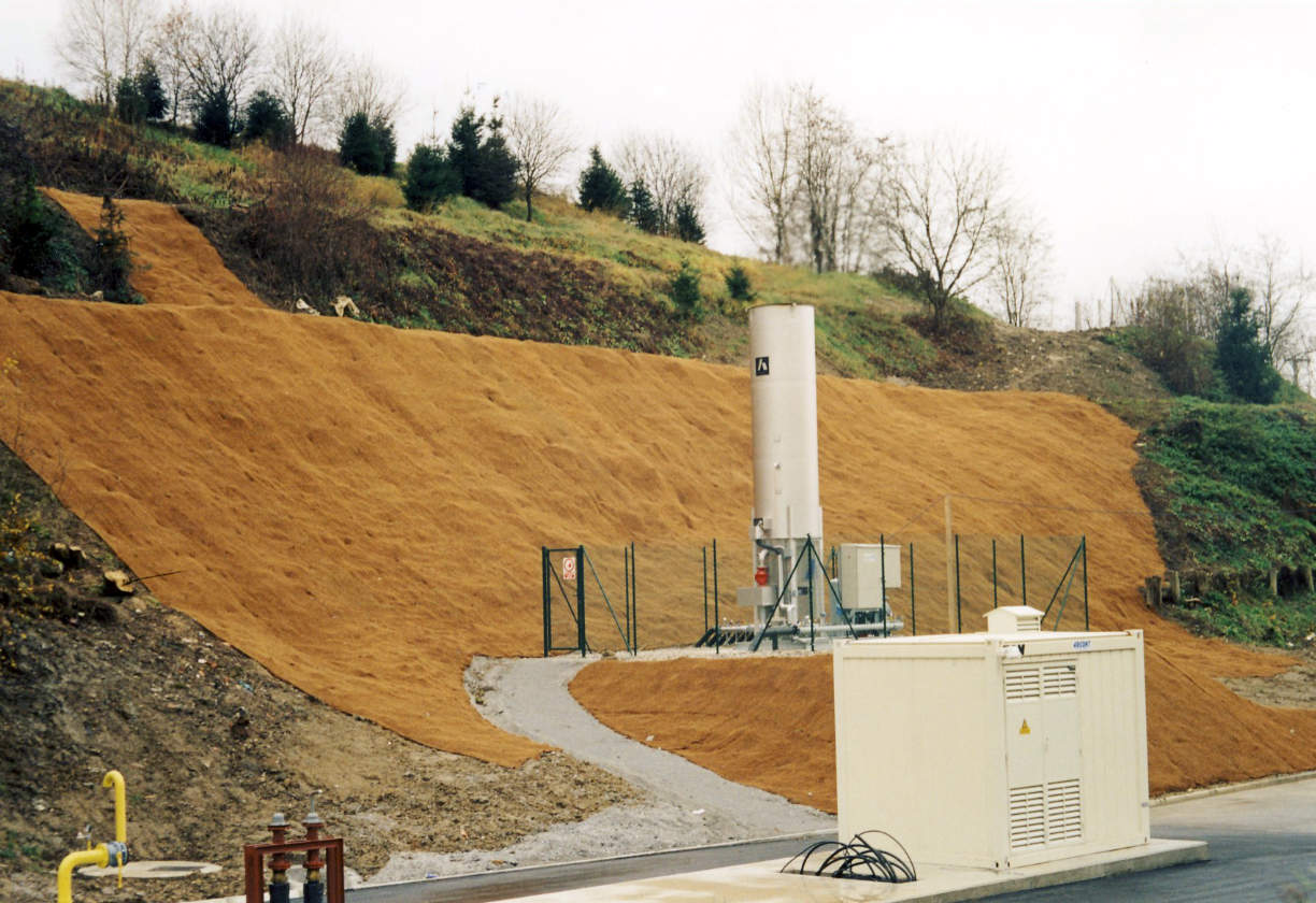 Ljubljanica ( Ljubljana ) Protierozijska zaščita brežin - kokosova mreža - Sanacija brežine