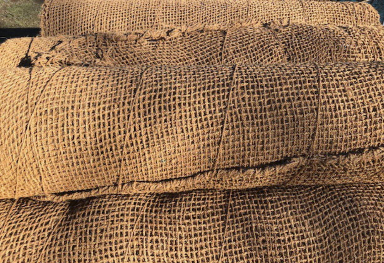 Protierozijska zaščita brežin s kokosovimi mrežami - Kokosova tkanina, Sanacija brežine - Protierozijski geotekstil